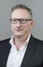 Der Diplom-Designer und ausgebildete Bildhauer Lennard Hanebrink verstärkt das Führungsteam der trio group. Foto: © trio-group