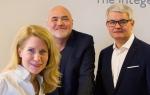 Ingo Zacher (Mitte) bildet zusammen mit Regina Paetel und Raphael Stix das neue Führungs-Trio bei Integer und TBWA WorldHealth in Deutschland – (Foto: TBWA)