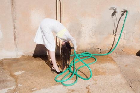 © Viviane Sassen, Le Cœur en Skaï Mauve, 2010, für Double Magazine