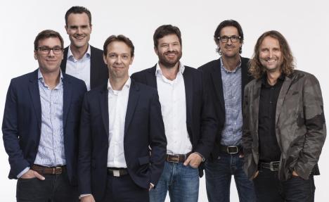 (v.l.) Panamas neue Inhaber Robert Kurr, Sebastian Maurer, Thomas Schatton und Patrick Warnking bilden gemeinsam mit den Gründern Werner Bärtle und Günter Steinort in Zukunft ein Team (Foto: Uwe Ditz)