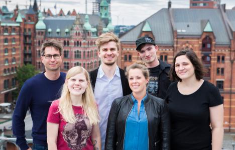Fünffache Verstärkung und eine Beförderung: Heiko Höhn, Lisa Bombe, Jonas Schmidt, Joana Blunck, Finn Rothenburger und Rebecca Dembach (v.l.n.r.) – (Foto: BrawandRieken)