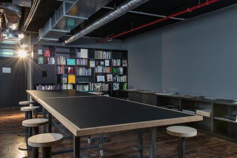 Bibliothek © Daniele Manduzio