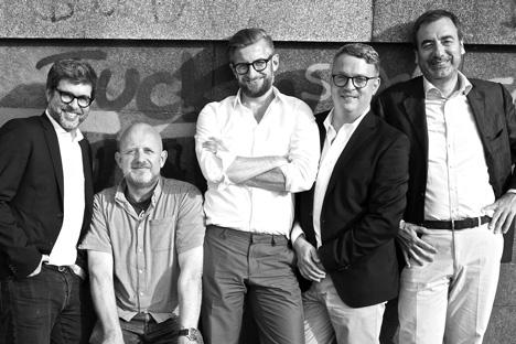 v.l.: Heimat-Gründer Andreas Mengele, Guido Heffels und Matthias von Bechtolsheim sowie die TBWA-Manager Ulrich Proeschel, Vice-President Business Development, und Perry Valkenburg, Europachef